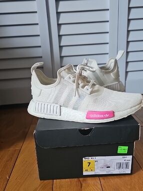 adidas Kids Cream Sneakers with Pink Branding Size 7